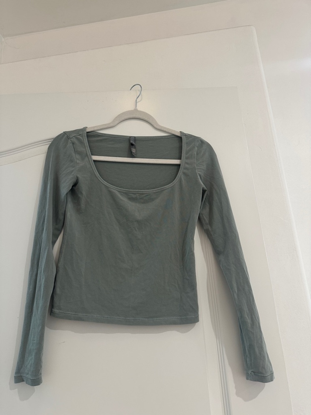 Skims Women’s Long Sleeve Scoop Neck Top - Sage Green